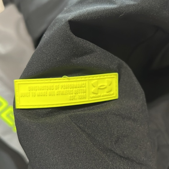 Under Armour Mahlon Waterproof Hooded Pullover jacket Black Grey Boys M L Ski - Picture 14 of 14